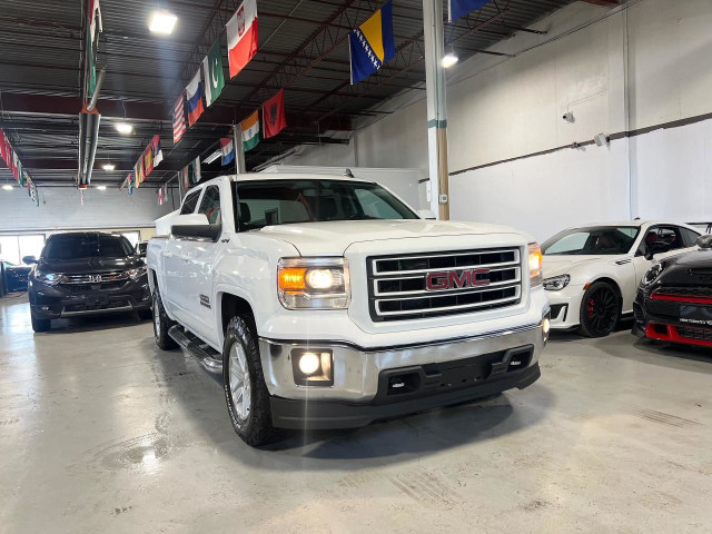  2015 GMC Sierra 1500 4WD CREW CAB 143.5" SLE in Cars & Trucks in City of Toronto - Image 4