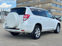 Rear View Camera, Aluminum Wheels, Satellite Radio, Air Conditioning, Power Seats! At Subaru Edmonto... (image 8)