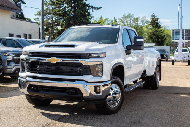 2025 Chevrolet Silverado 3500 DRW 4WD LT Crew in Cars & Trucks in Edmonton - Image 2