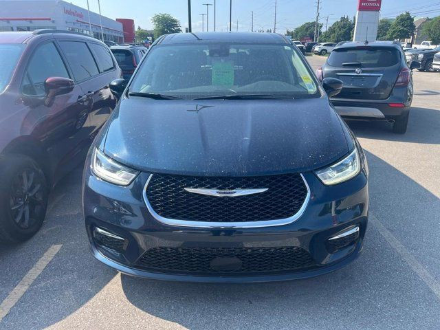 2024 Chrysler Pacifica Touring-L | One Owner | Clean Carfax in Cars & Trucks in London - Image 2