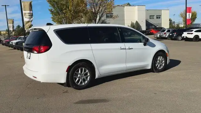 2024 Chrysler Grand Caravan SXT | Remote Start | Apple CarPlay in Cars & Trucks in Edmonton - Image 9