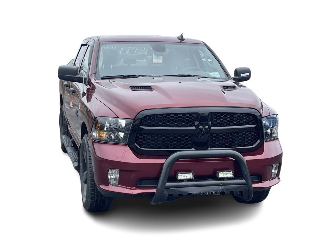 2021 Ram 1500 Classic Express AWD 4X4 CREW CAB + 3.6L V6 PENTAST in Cars & Trucks in City of Montréal - Image 2