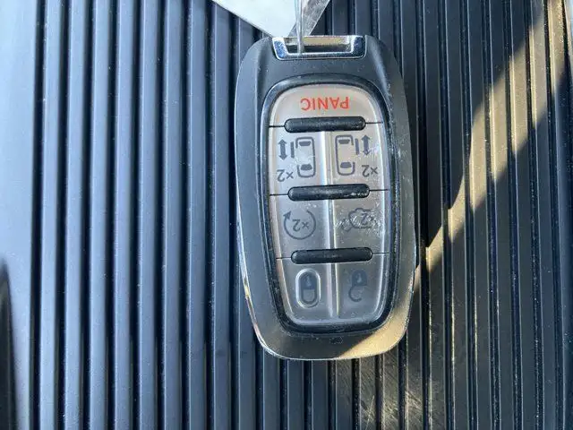 2023 Chrysler Pacifica Touring L in Cars & Trucks in Hamilton - Image 29
