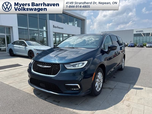 2023 Chrysler Pacifica Touring L  - Apple CarPlay in Cars & Trucks in Ottawa