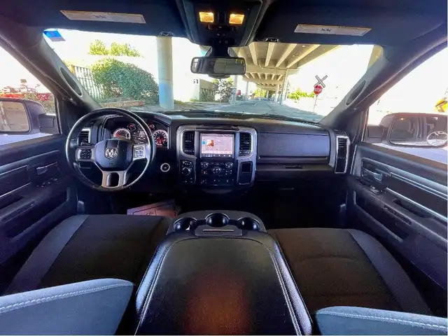 2022 Ram 1500 Classic Warlock CREW 4WD 5.7L HEMI B/U CAMERA dans Autos et camions dans Delta/Surrey/Langley - Image 18