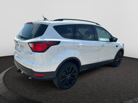 Get the NEW look for the USED price! This 4WD Ford Escape is White in color and is equipped with an... (image 4)