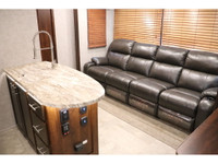 SALE PRICE: $39,800 **ASK US HOW TO RECEIVE A PRICE DISCOUNT WITH DEALER ARRANGED FINANCING O.A.C.**... (image 4)