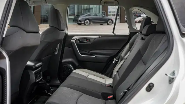 2023 Toyota RAV4 LE AWD | Heated Seats | Lane Keeping | CarPlay in Cars & Trucks in Guelph - Image 11