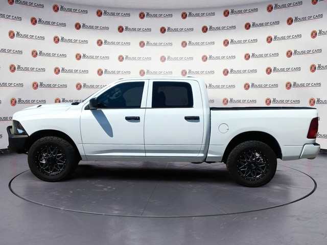 2019 Ram 1500 Classic Express 4x4 Crew Cab 5'7 Box in Cars & Trucks in Lethbridge - Image 2