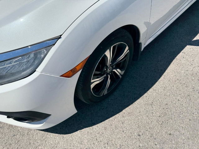 2016 Honda Civic Touring LOW MILEAGE | LEATHER | HEATED SEATS... in Cars & Trucks in London - Image 3