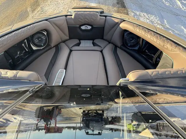 2025 Centurion Ri230 in Powerboats & Motorboats in Kelowna - Image 10