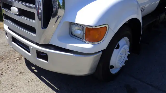 2006 Ford F650 16 Foot Flat Deck in Cars & Trucks in Delta/Surrey/Langley - Image 17