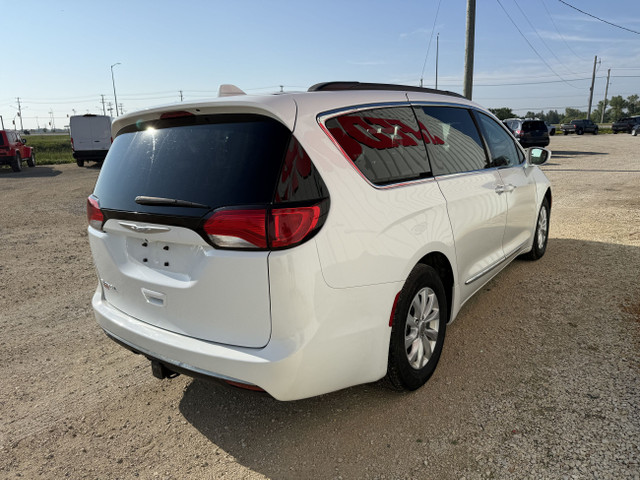 2017 Chrysler Pacifica in Cars & Trucks in Winnipeg - Image 4