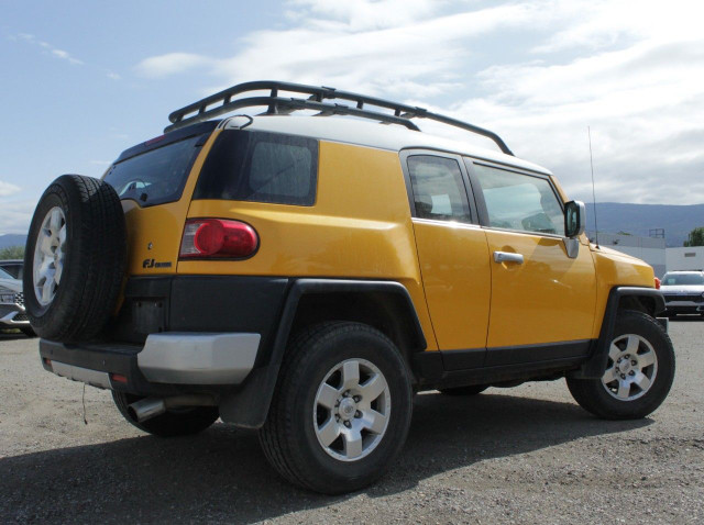 2007 Toyota FJ Cruiser in Cars & Trucks in Penticton - Image 2
