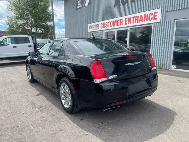 2018 CHRYSLER 300S / 3.6L V6 / LOW KM!!! in Cars & Trucks in Edmonton - Image 4