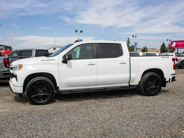 2022 Chevrolet Silverado 1500 Crew Cab Short Box 4-Wheel Drive R in Cars & Trucks in Edmonton - Image 2