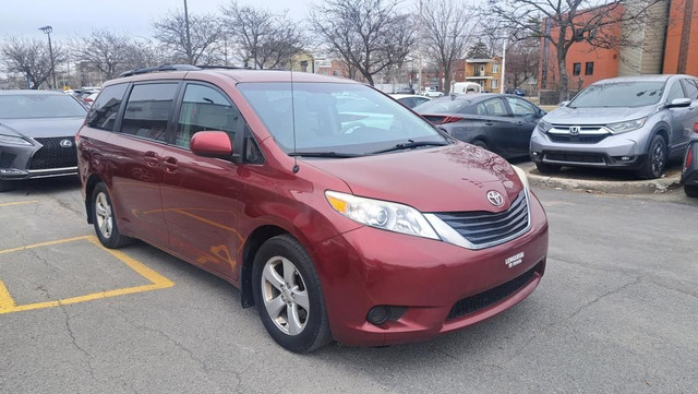 2011 Toyota Sienna in Cars & Trucks in Longueuil / South Shore - Image 2