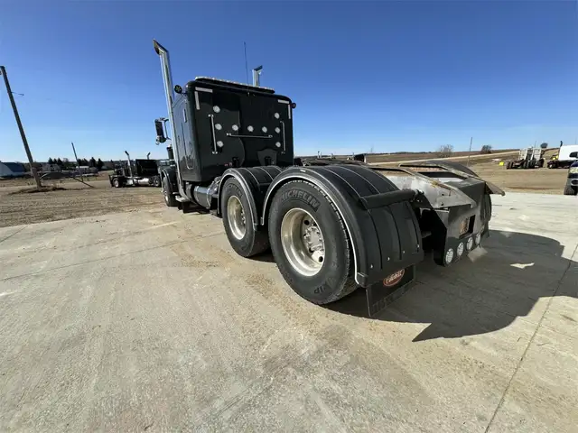 2022 PETERBILT 389 in Heavy Trucks in Kamloops - Image 11