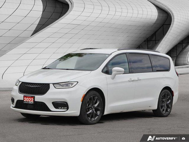 2022 Chrysler Pacifica Touring L | Leather | Power Doors in Cars & Trucks in London