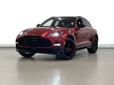 L'Aston Martin DBX707 2023 est un VUS de luxe à transmission intégrale propulsé par un moteur V8 bit...