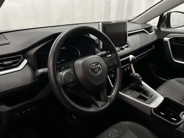 2024 Toyota RAV4 LE AWD - SIEGES CHAUFFANTS - BLUETOOTH in Cars & Trucks in Québec City - Image 12