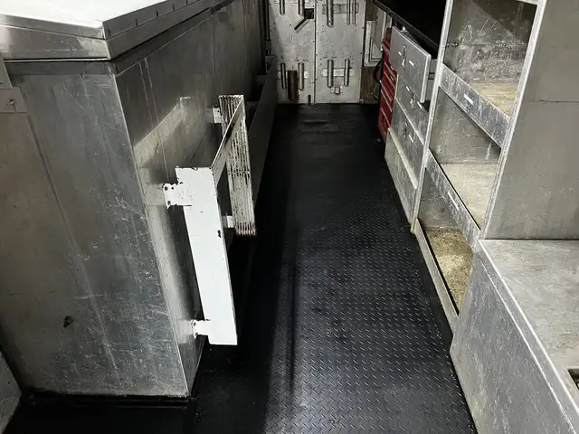 2005 Morgan Olson Workhorse 14 Foot Step Van with Shelving in Heavy Trucks in Delta/Surrey/Langley - Image 30
