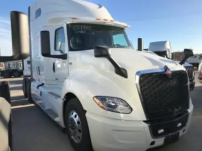 Stock #: 7988-25 Tandem Axle Sleeper Tractor, S13 engine (450) HP, T14 transmission (14 speed), Air...