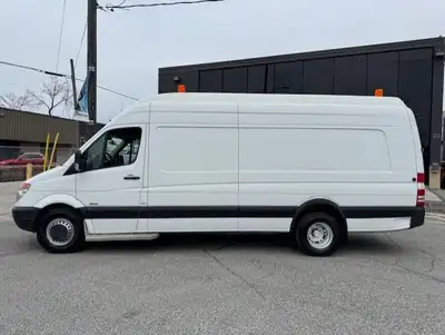 CERTIFICATION INCLUDED!! 1 OWNER MUNICIPALITY VAN!! ONLY 140,000KM ALL ORIGINAL!! 3.0L 6 CYLINDER ME...