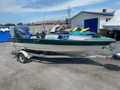 ZEF00224B696 BATEAU PROPRE POUR L'ANNÉEEST EN FIBRE DE VERREREMORQUE INCLUE. Informations du véhicul...