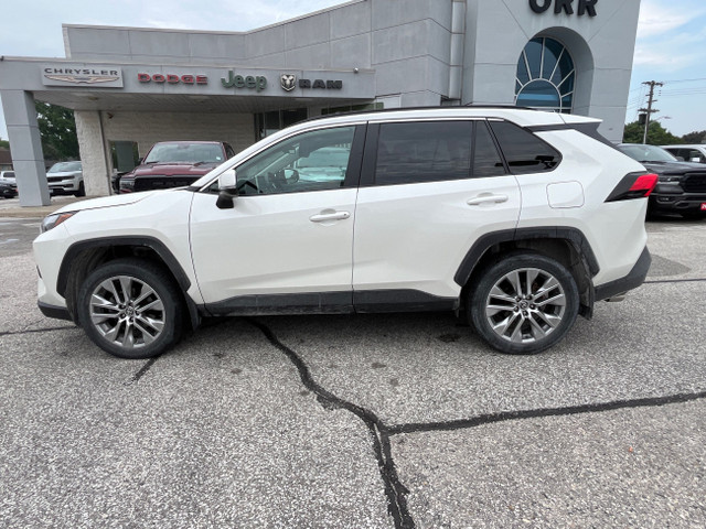 2022 Toyota RAV4 XLE in Cars & Trucks in Sarnia - Image 3