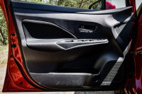 Android Auto, Apple CarPlay, Heated Seats, Chrome Grille, Touchscreen, Emergency Braking, Lane Depar... (image 8)