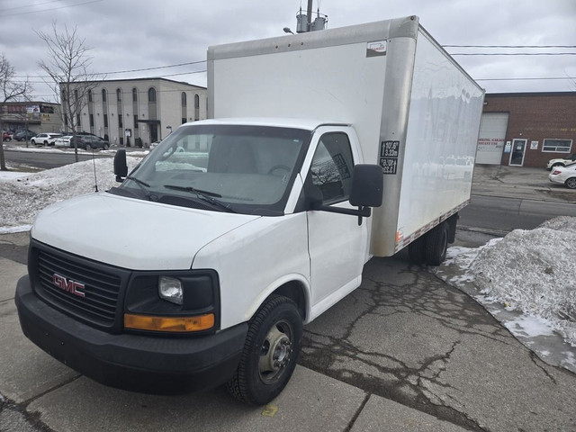 2017 GMC Savana Van G3500 - 16Ft Box - Ramp - V8Gas - New Tires/ in Cars & Trucks in City of Toronto - Image 2
