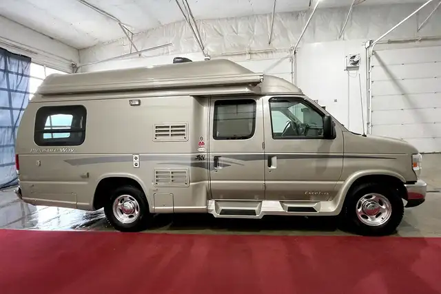 2012 Pleasure-Way Excel TS – Pre-Owned Class B Motorhome. in RVs & Motorhomes in Red Deer - Image 5
