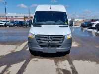 3.0L V6 Diesel, Cargo Partition, Twin Front Passenger Seats, Leatherettle Upholstery, Floor Covering... (image 8)