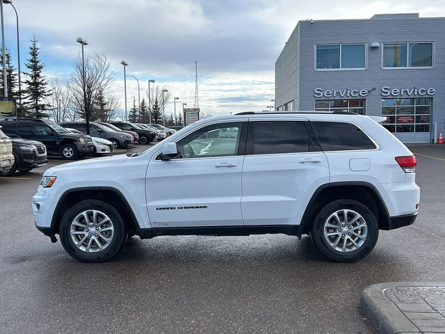  2021 Jeep Grand Cherokee LAREDO 4WD- No Accidents /Back up came in Cars & Trucks in Calgary - Image 3