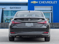 Presenting the 2025 Lexus ES 300h, a masterful blend of elegance and efficiency. This sedan captivat... (image 5)