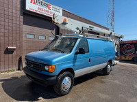 - 2006 Ford E-350 Cargo Van W/ Bucket - Triton 5.4L V8 Gasoline Engine - 148,705 KM - Versa Lift 29... (image 1)
