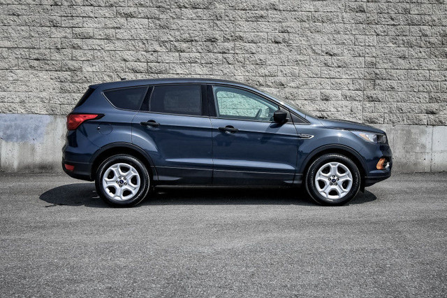 2019 Ford Escape S FWD • LOW MILEAGE • R-V CAM • STREAMING AUDIO in Cars & Trucks in Kingston - Image 2