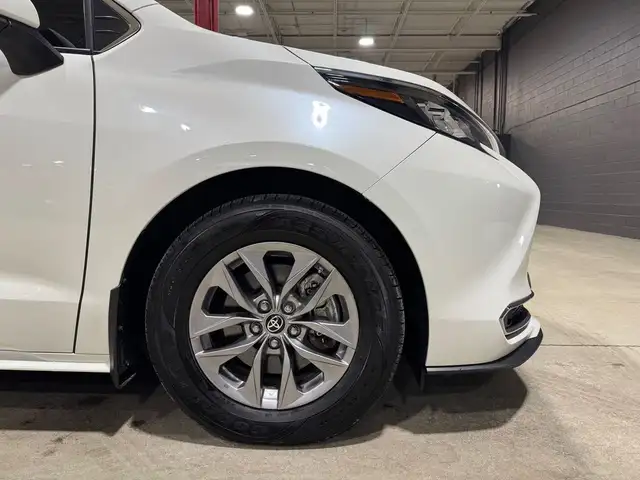 2021 Toyota Sienna XLE HYBRID 8-PASSENGER in Cars & Trucks in Mississauga / Peel Region - Image 9