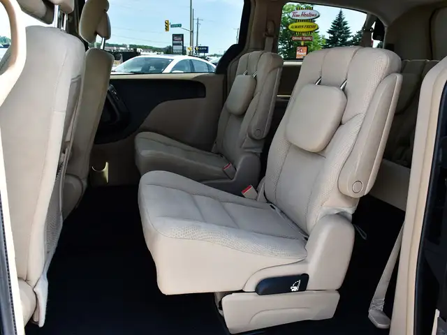 2016 Dodge Grand Caravan Crew ~Heated/Power Seats ~Cam ~Stow 'N  in Cars & Trucks in Barrie - Image 16