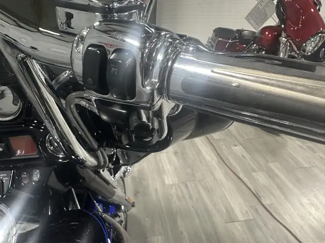 2004 Harley-Davidson Touring CVO ELECTRA GLIDE CLASSIC in Street, Cruisers & Choppers in London - Image 12