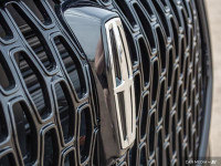 Sunroof! Featuring attractive exterior styling, this Lincoln Corsair promises a smooth ride, with a... (image 7)