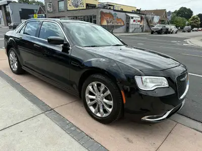 2018 CHRYSLER 300 TOURING 3.6 L 6 CYLINDER AWD 233,000 KM HIGHWAY DRIVEN. CLEAN TITLE CAR FAX AVAILA...