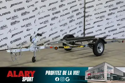 Cette REMORQUE POUR MOTOMARINE MAXI-ROULE WC1500 2024 est disponible DÈS MAINTENANT! Contactez-nous...