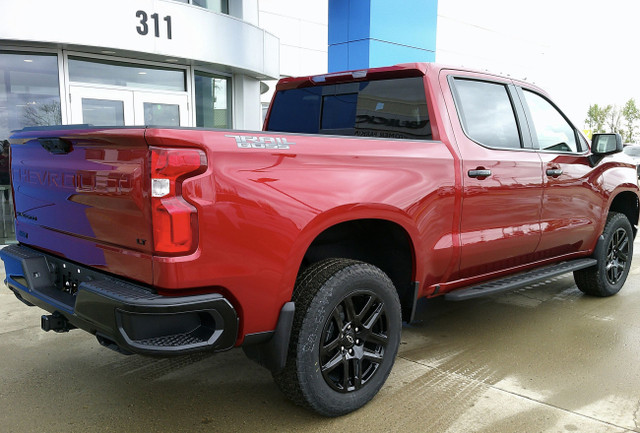 2025 Chevrolet Silverado 1500 LT Trail Boss 4WD in Cars & Trucks in Regina - Image 2