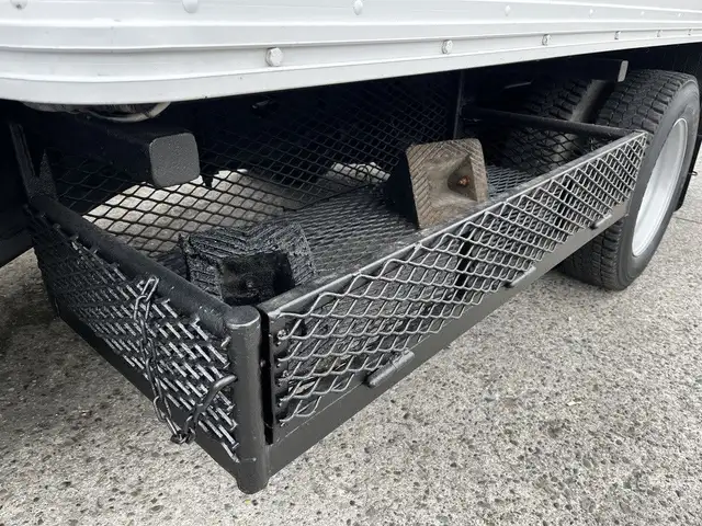 2008 Ram 5500 12 Foot Cube Van with Shelves in Heavy Trucks in City of Toronto - Image 35