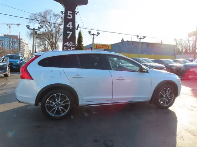 2016 Volvo V60 Cross Country T5 PREMIER PKG AWD - WAGON - LEATHE in Cars & Trucks in Oakville / Halton Region - Image 9