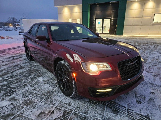 2021 Chrysler 300 in Cars & Trucks in Ottawa - Image 4
