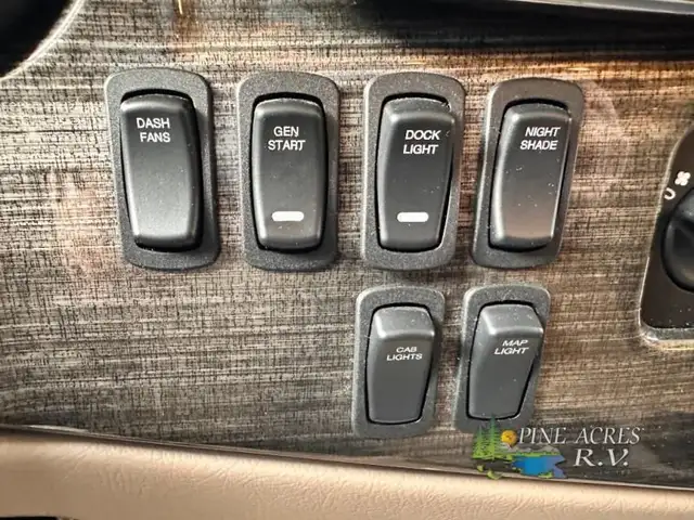 2020 Thor Motor Coach Challenger 37YT Washer & Dryer 12 k Miles in RVs & Motorhomes in Moncton - Image 52