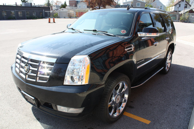 2012 Cadillac Escalade Luxury edition AWD | DVD player| very cle in Cars & Trucks in City of Toronto